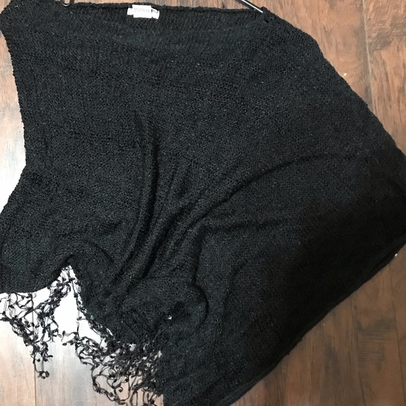 American Rag Poncho - Picture 2 of 2